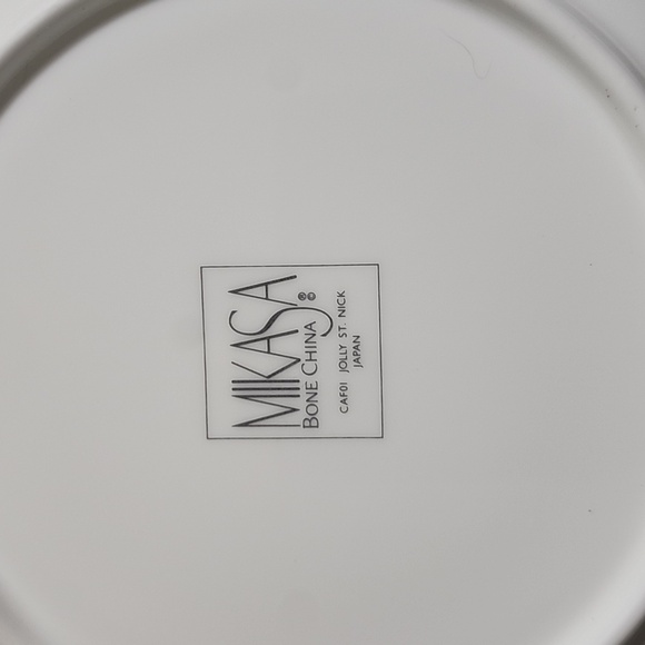 Jolly St Nick Mikasa set of 4 soup bowls 9" in original box excellent condition - Picture 2 of 5
